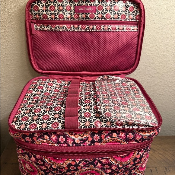 Like New Vera Bradley Cosmetic Case in Raspberry Medallion - Picture 6 of 8